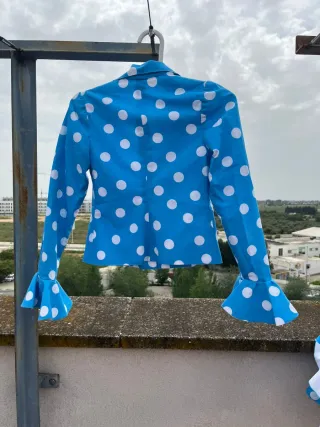 2️⃣ Conjunto Flamenco Azul Lunares Blancos