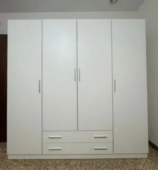 Armarios nuevos beige y blanco