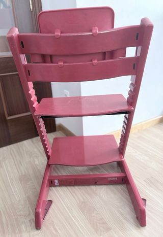 Trona Stokke Roja con respaldo