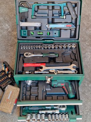 Maletín herramientas con atornilladora