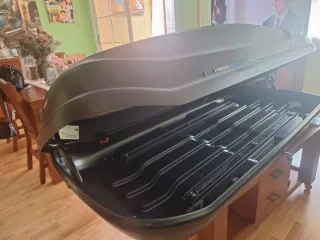 Cofre coche 385L usado 2 veces,barras no incluidas