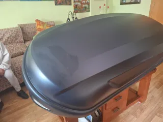 Cofre coche 385L usado 2 veces,barras no incluidas