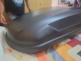 Cofre coche 385L usado 2 veces,barras no incluidas