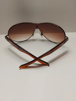 Gafas de sol marrones y naranjas