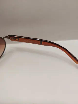 Gafas de sol marrones y naranjas