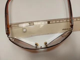 Gafas de sol marrones y naranjas