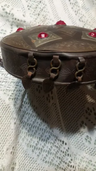 Petaca de pólvora antigua decorada