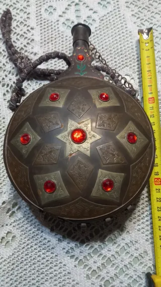 Petaca de pólvora antigua decorada
