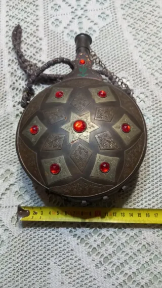 Petaca de pólvora antigua decorada