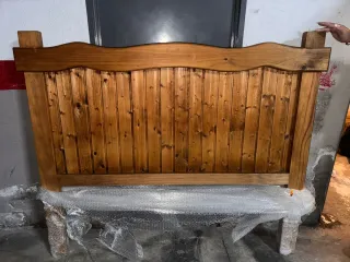 Cabecero de cama de madera rústico