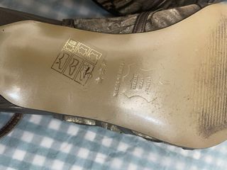 Zapatos de fiesta tacón dorado y marrón