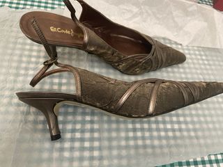 Zapatos de fiesta tacón dorado y marrón