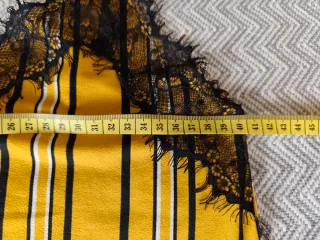 Camiseta Amisu rayas y encaje talla S