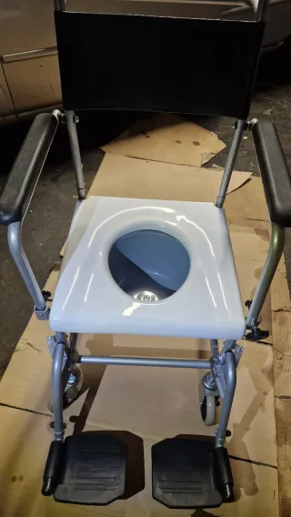 Silla WC personas mayores o movilidad reducida.