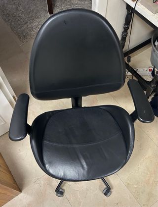 Silla de oficina ergonómica negra