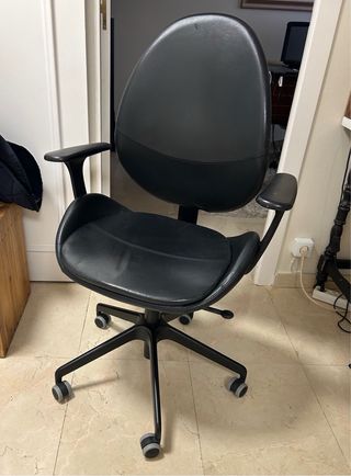 Silla de oficina ergonómica negra
