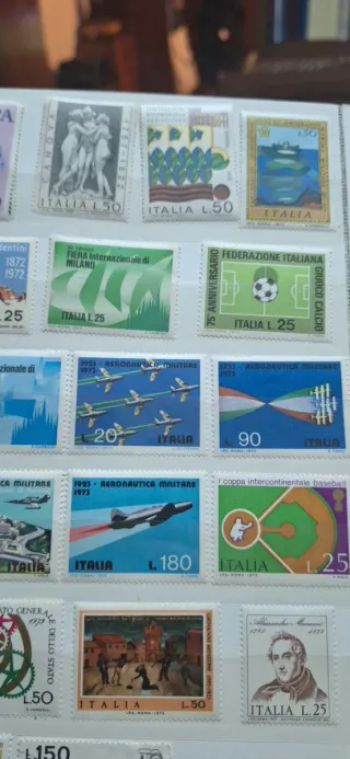 Lotto 25 francobolli italiani anni '70