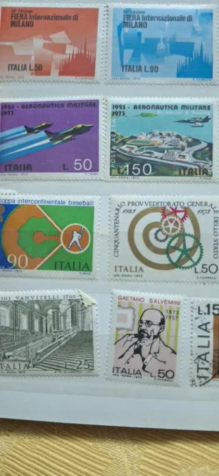 Lotto 25 francobolli italiani anni '70