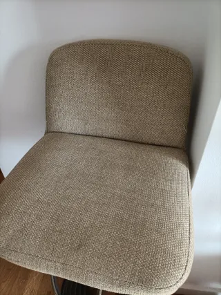 Taburete de bar con asiento tapizado