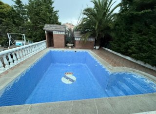 Servicios de Piscinas: Mantenimiento y Reparación