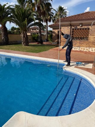 Servicios de Piscinas: Mantenimiento y Reparación