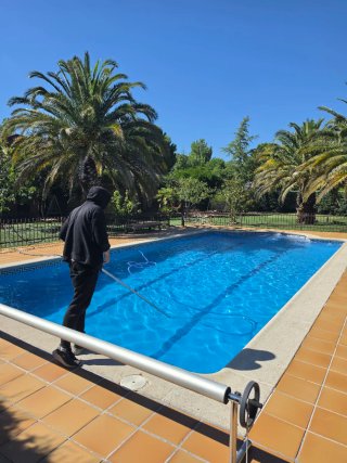 Servicios de Piscinas: Mantenimiento y Reparación