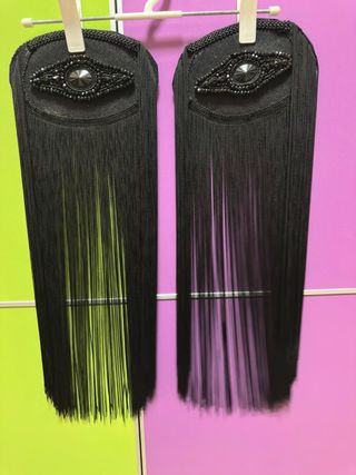 Hombreras Negras con Pedrería y Flecos