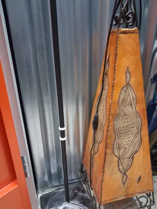 Lámpara de pie de cuero auténtico