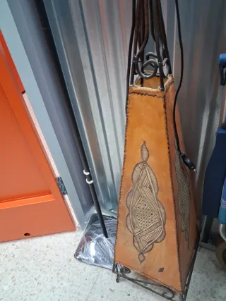 Lámpara de pie de cuero auténtico