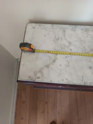 Mueble de entrada de madera con mármol