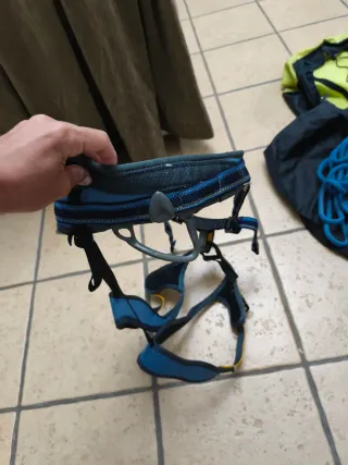 Cuerda y arnés de escalada