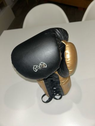 Guantes de Boxeo Rival RS100 Negros y Dorados 14oz
