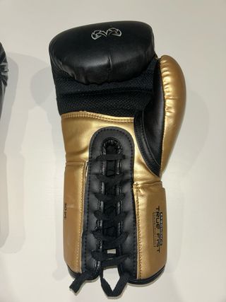 Guantes de Boxeo Rival RS100 Negros y Dorados 14oz
