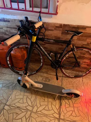 Se vende bici phase carbon y Patinete Eléctrico xi