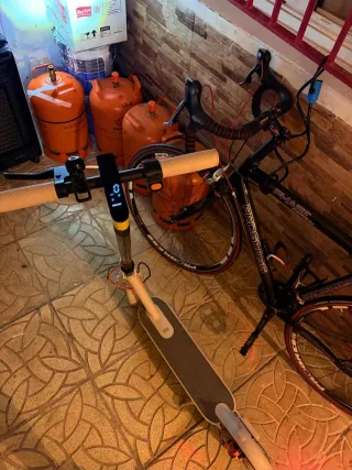 Se vende bici phase carbon y Patinete Eléctrico xi