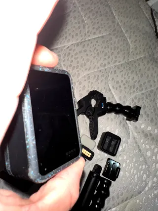 GoPro Hero 12 Black 3 Baterías y MUCHOS Accesorios