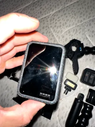 GoPro Hero 12 Black 3 Baterías y MUCHOS Accesorios