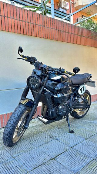 Yamaha XSR 700 Scrambler,vendo o cambio por coche.