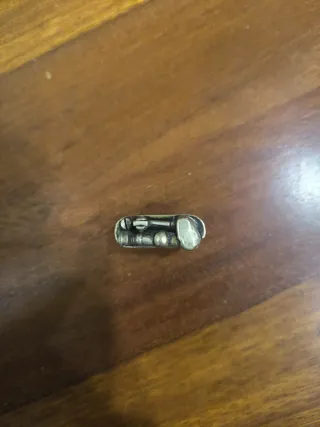 Mechero antiguo de metal