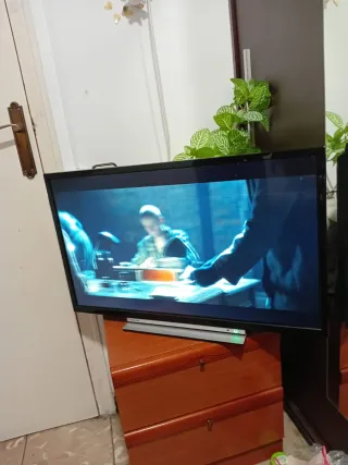 TV Toshiba Negra y Plateada