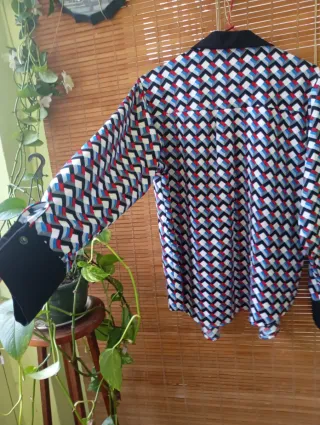 Camisa estampada alegre