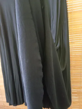 Falda negra con mucho vuelo