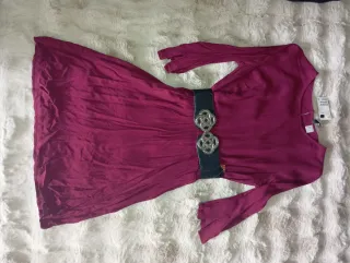 Vestido morado con cinturón