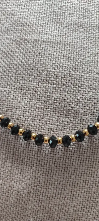 Collana con perline nere e oro