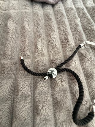 Pulsera Guess con cristales plateada