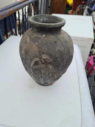 Jarrón antiguo de barro