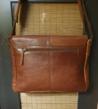 Bolso de piel grande y espacioso