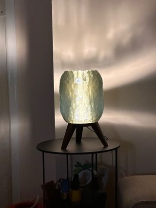 Lámpara de mesa efecto nacarado