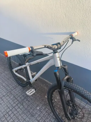 Bicicleta Dirt Jump Radon Slush