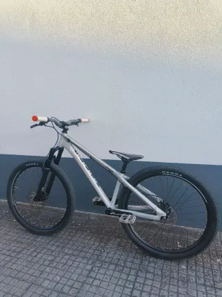 Bicicleta Dirt Jump Radon Slush
